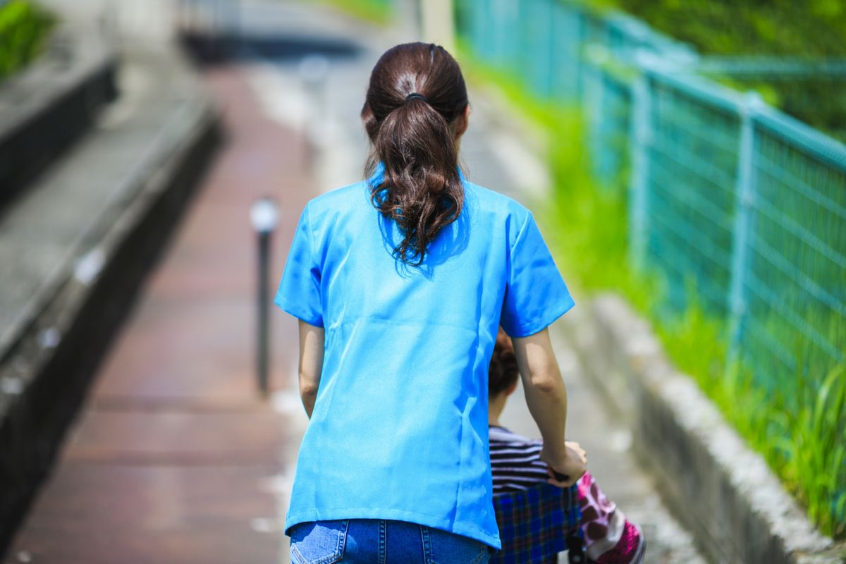 生活保護で都市部の施設に入れる？──地域外入居の条件と手続き